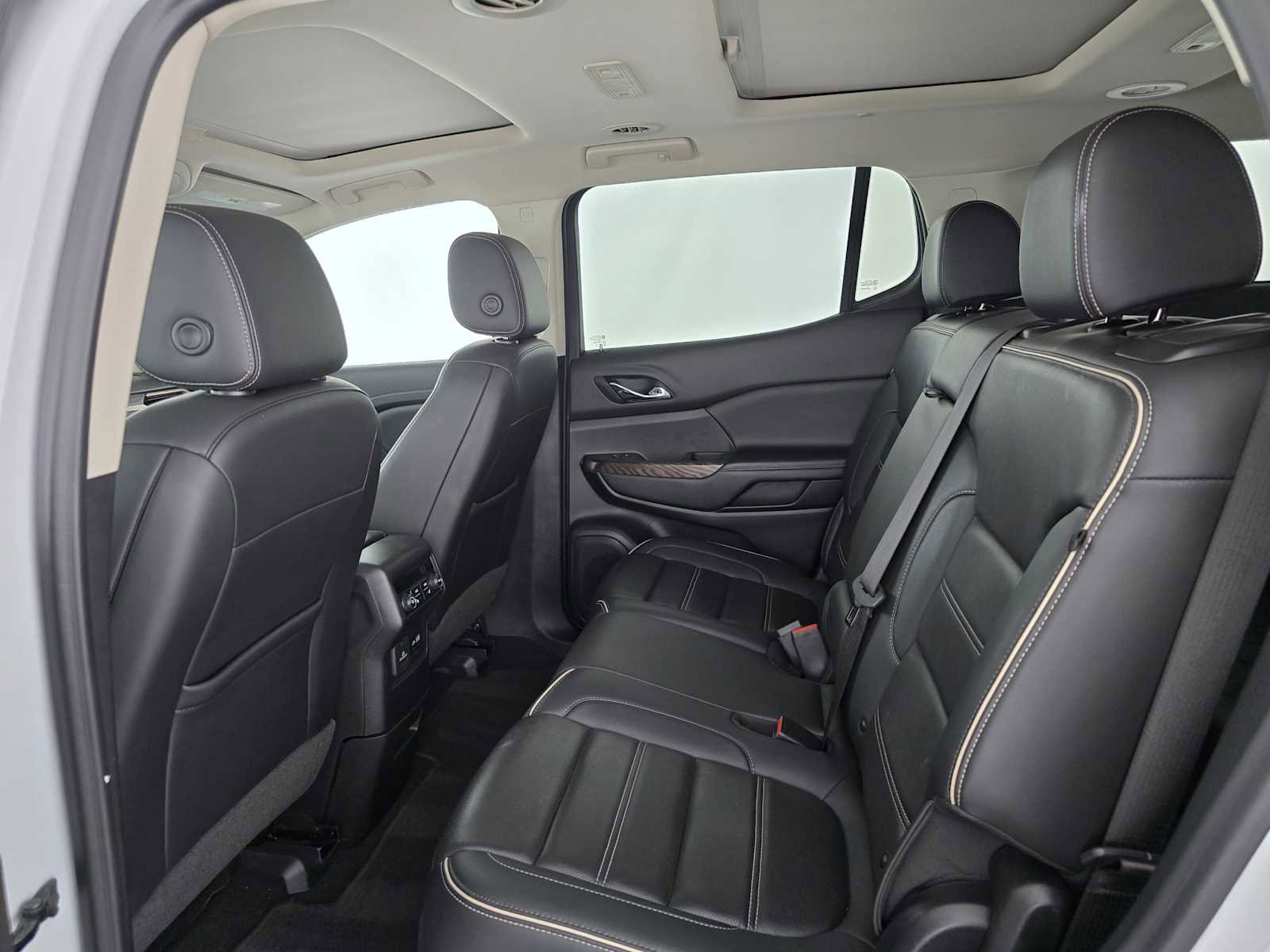 Used 2022 GMC Acadia Denali w/ Denali Ultimate Package image 18