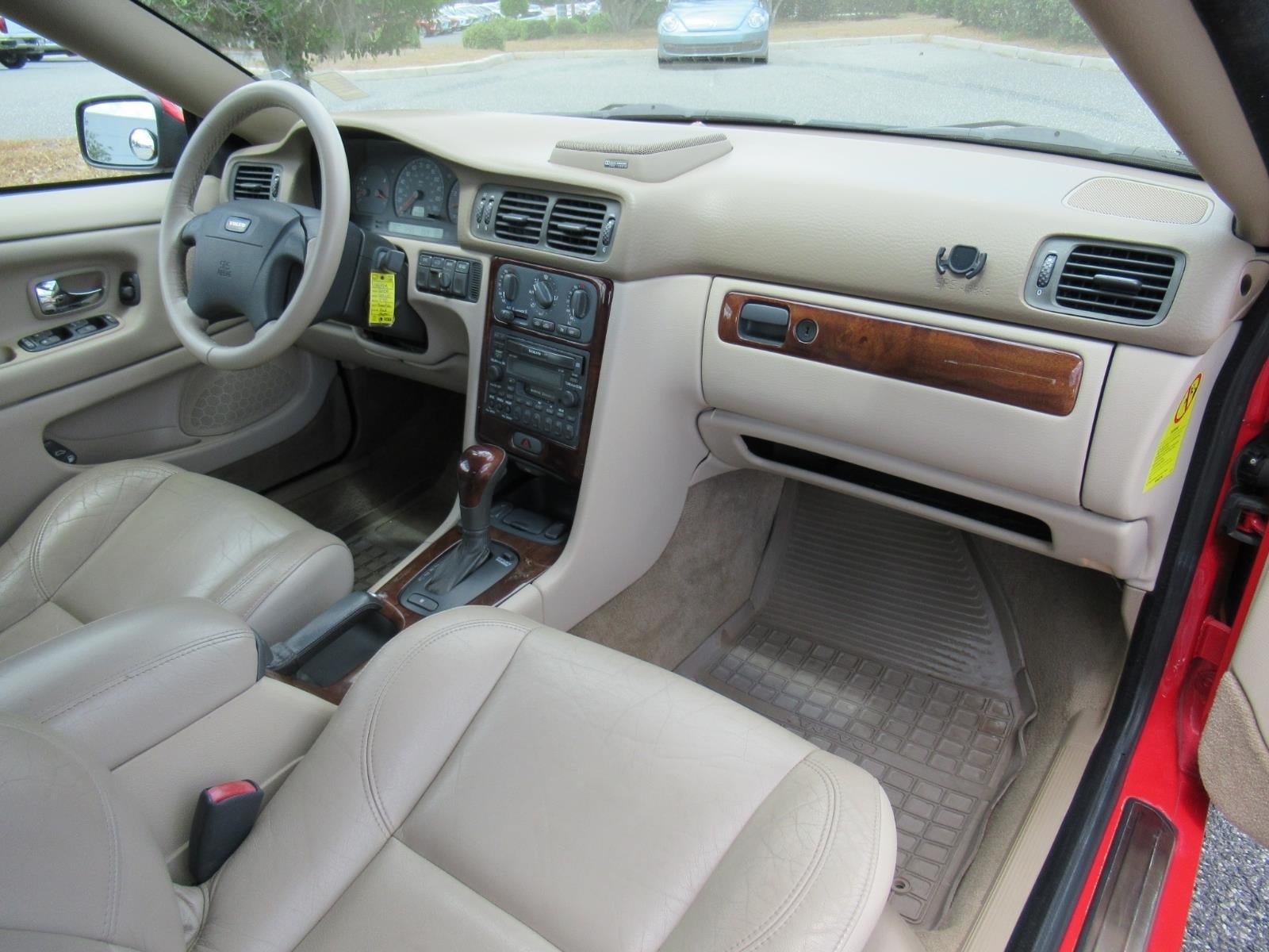 Used 2004 Volvo C70 HT FWD image 12