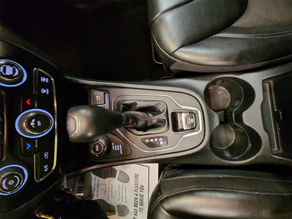 Used 2020 Jeep Cherokee Latitude Plus image 21