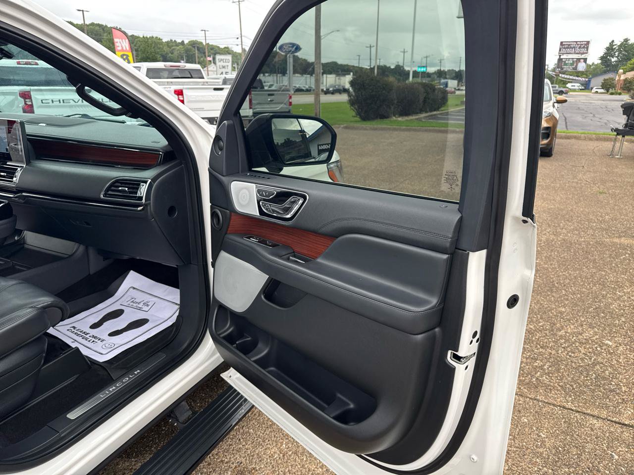Used 2023 Lincoln Navigator Reserve AWD/4WD image 55
