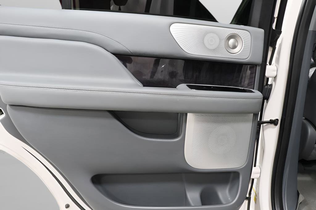Used 2019 Lincoln Navigator Reserve AWD/4WD image 24