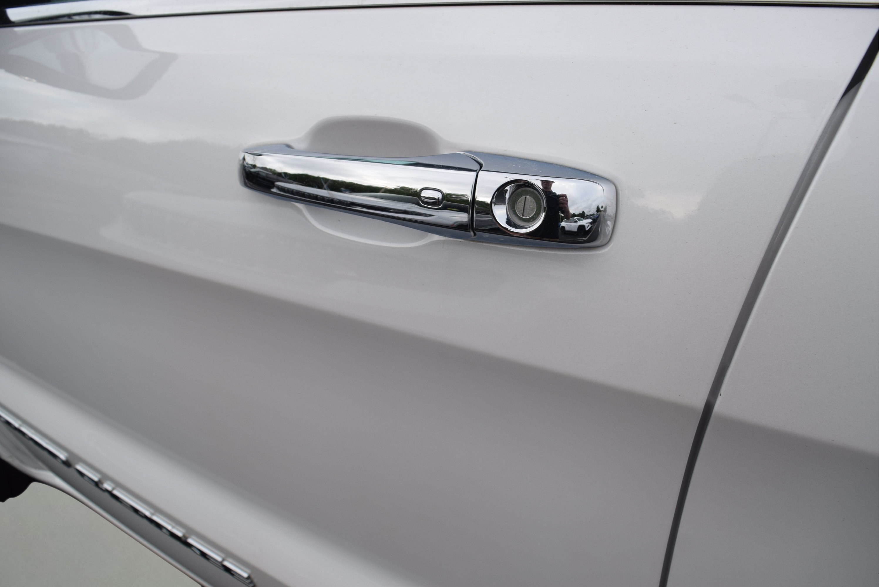 Used 2018 Jeep Grand Cherokee Overland AWD/4WD image 9