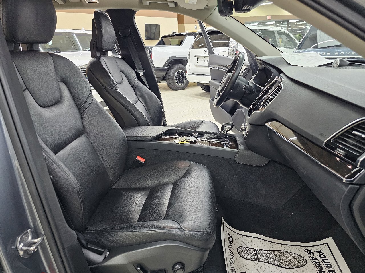 Used 2016 Volvo XC90 T6 Momentum w/ Momentum Plus Package image 23