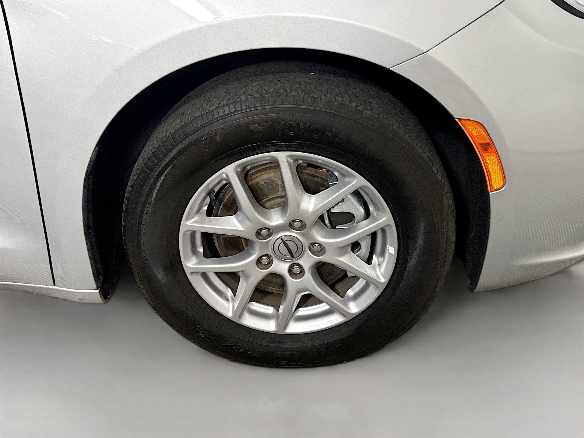 Used 2024 Chrysler Pacifica Touring-L image 30