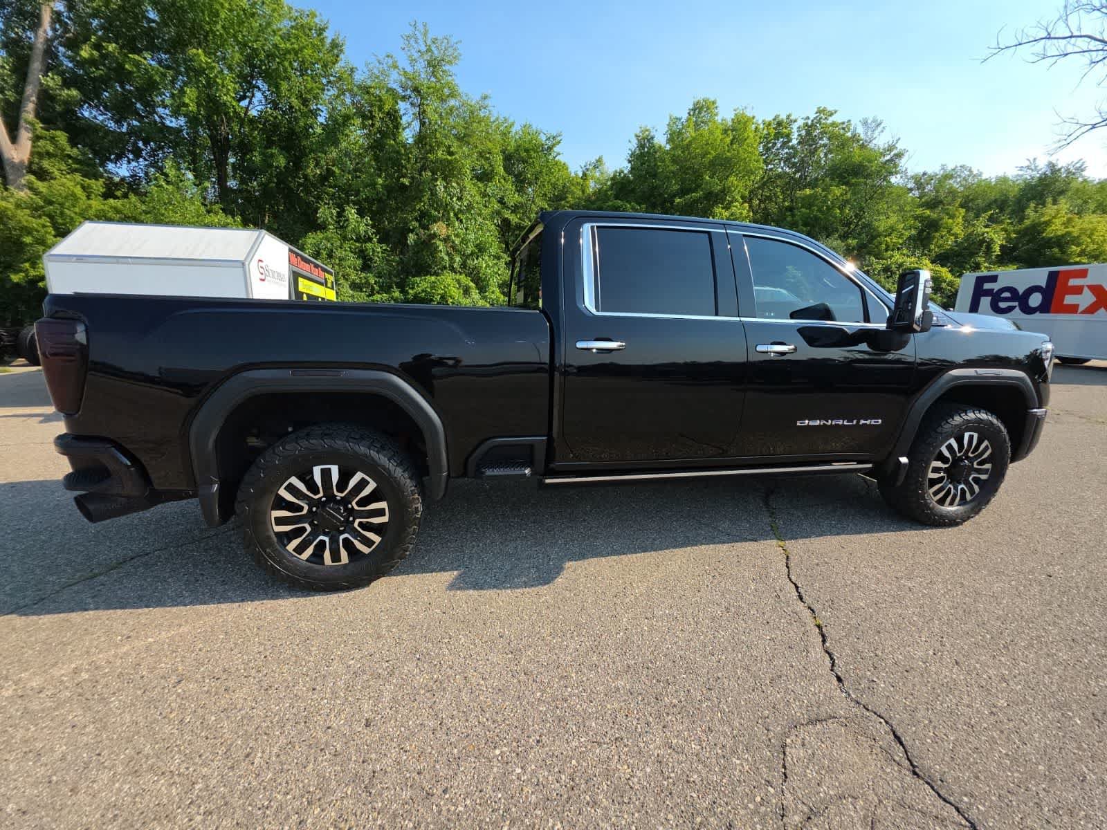 Used 2024 GMC Sierra 3500 Denali Ultimate AWD/4WD image 5
