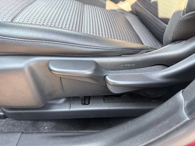Used 2025 Chevrolet Trax LT w/ LT Convenience Package FWD image 26