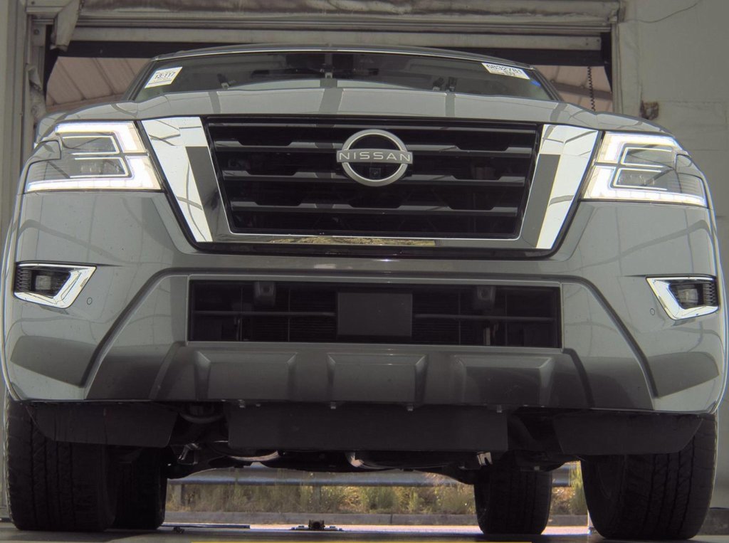 Used 2024 Nissan Armada SL w/ Captain's Chairs Package image 2