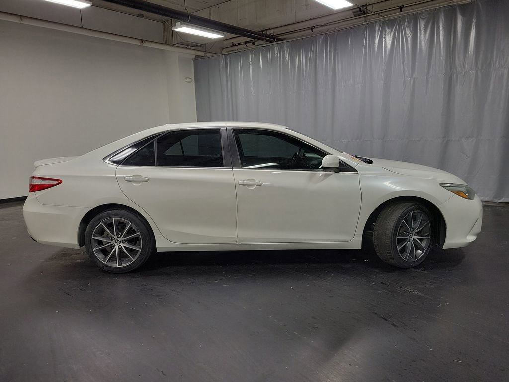 Used 2015 Toyota Camry XSE image 9