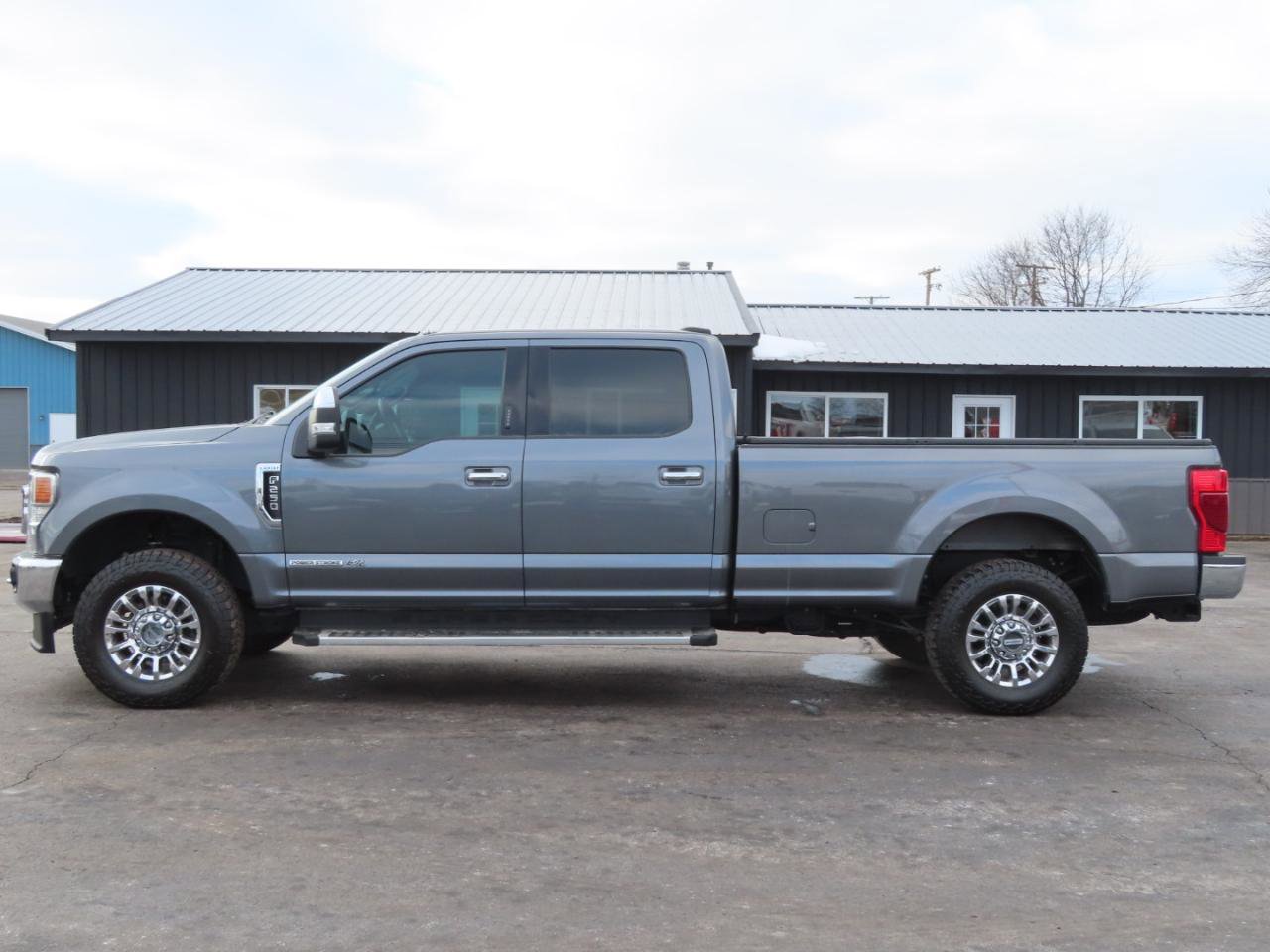 Used 2022 Ford F250 Lariat w/ Chrome Package image 3