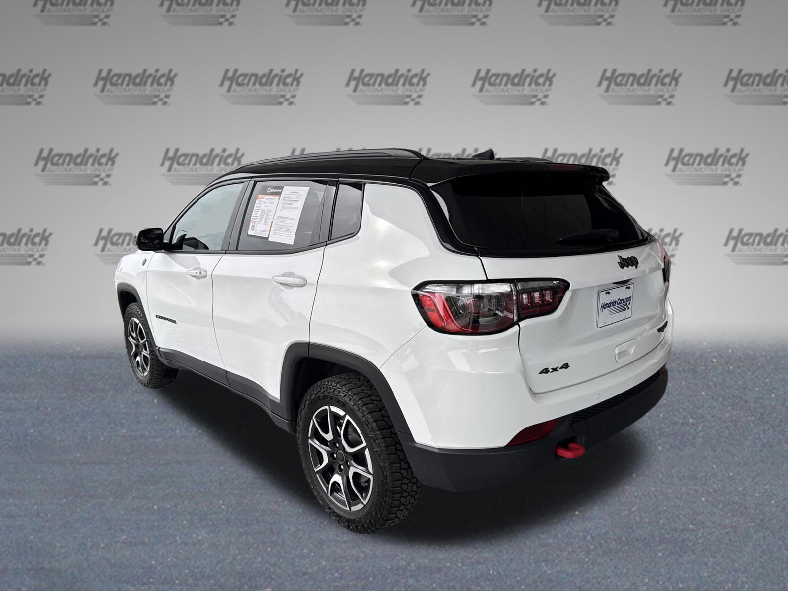 Used 2025 Jeep Compass Trailhawk image 7