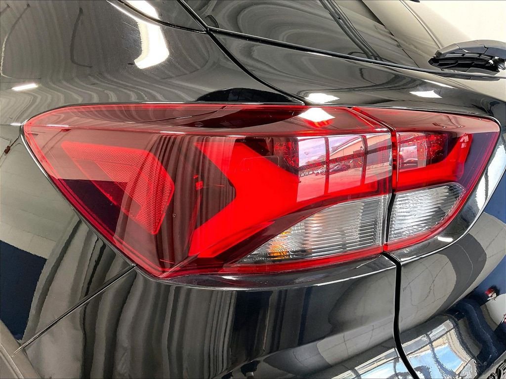 Used 2023 Chevrolet TrailBlazer RS w/ Technology Package FWD image 34