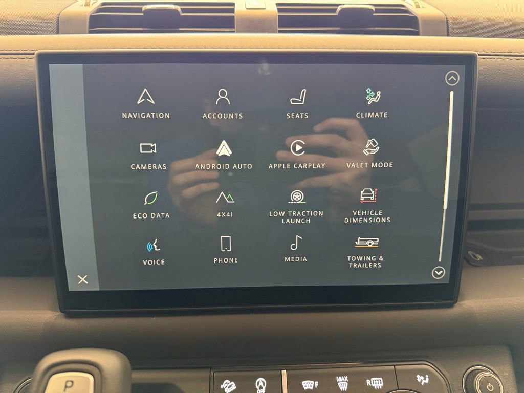 New 2025 Land Rover Defender 130 X-Dynamic SE image 24