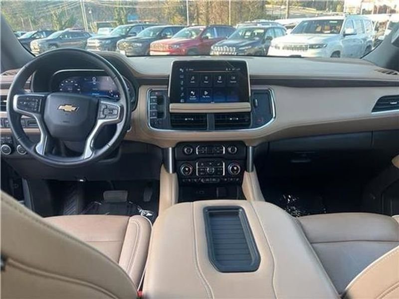 Used 2024 Chevrolet Suburban Premier AWD/4WD image 17