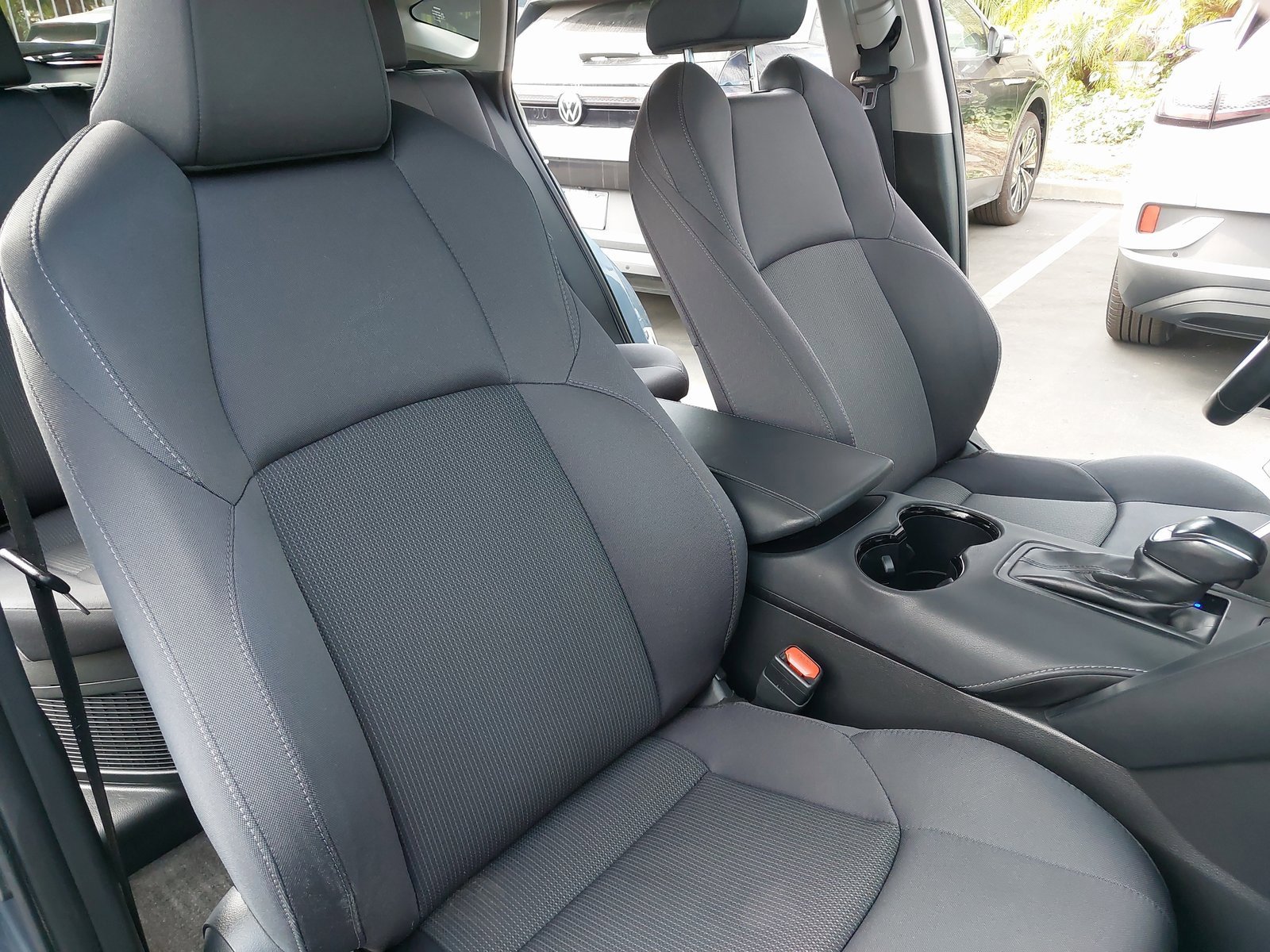 Used 2021 Toyota Venza LE image 10