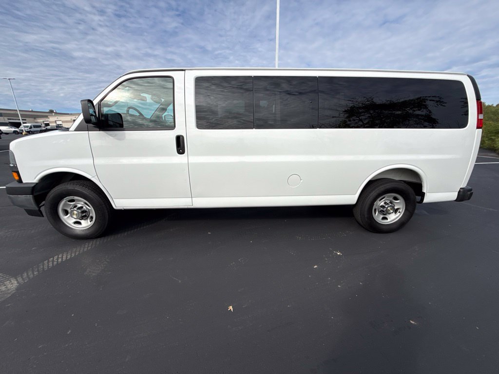 Used 2025 Chevrolet Express 3500 LT w/ LT Preferred Equipment Group RWD image 6