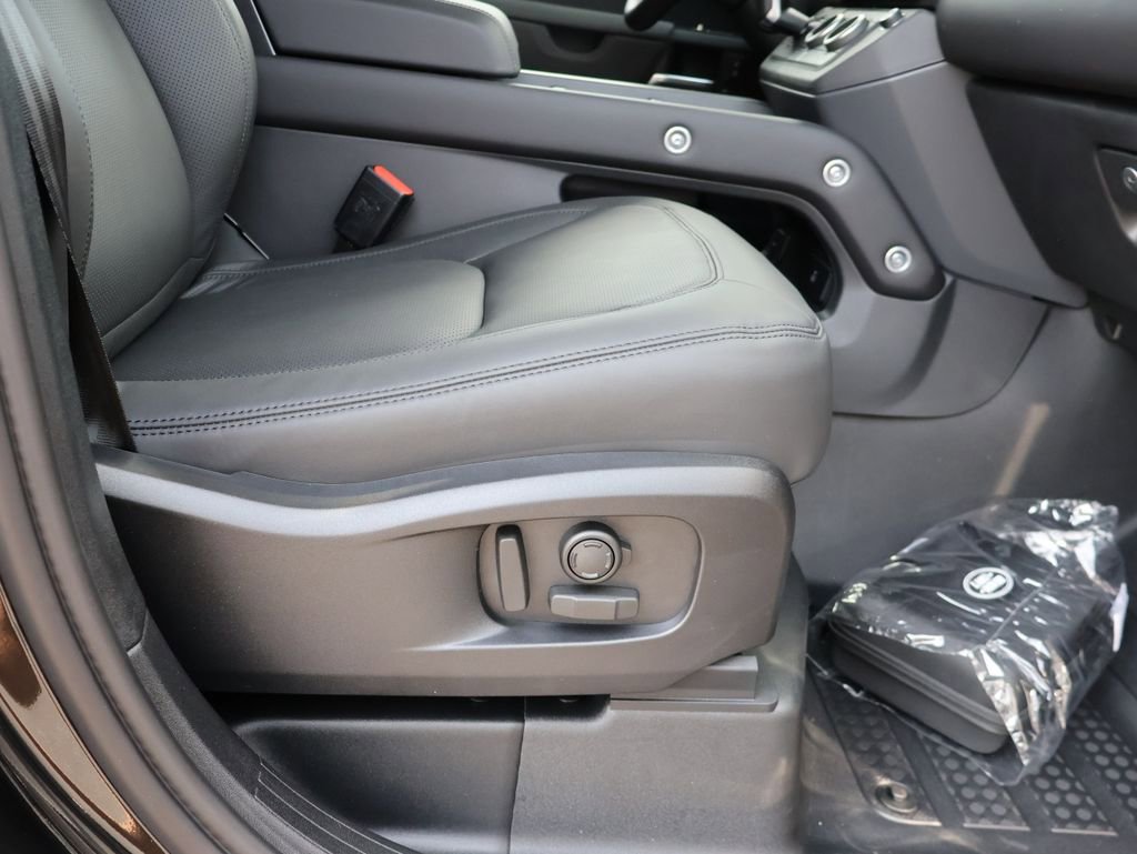 New 2026 Land Rover Defender 110 X-Dynamic SE image 10
