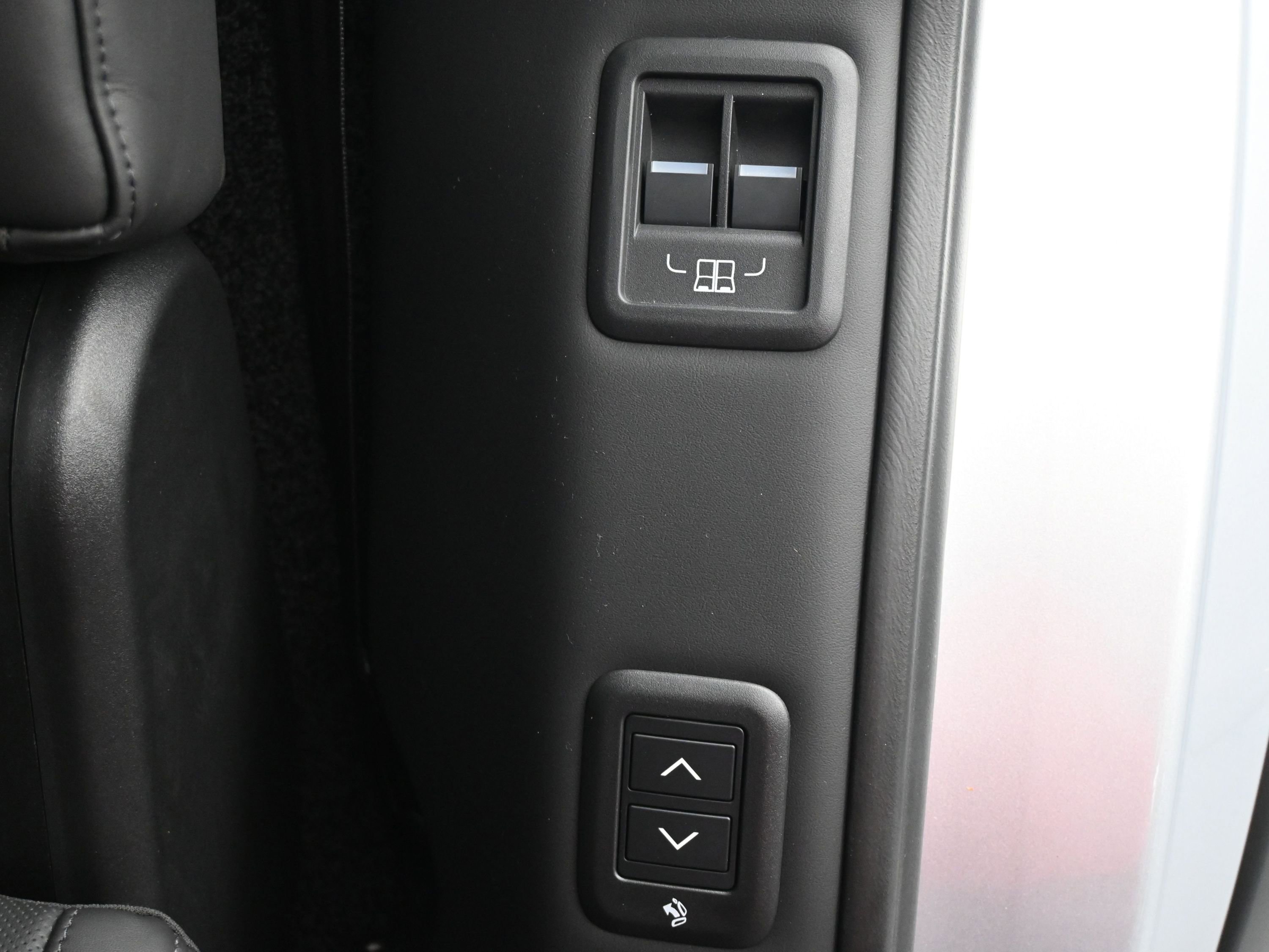 New 2025 Land Rover Range Rover Long Wheelbase SE image 8