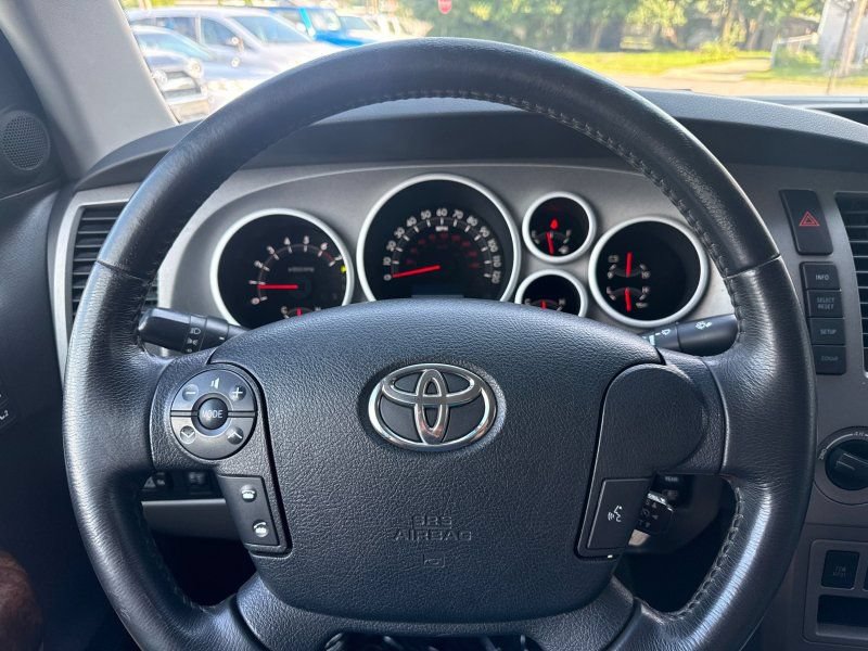 Used 2013 Toyota Tundra Limited w/ Memory Pkg AWD/4WD image 20