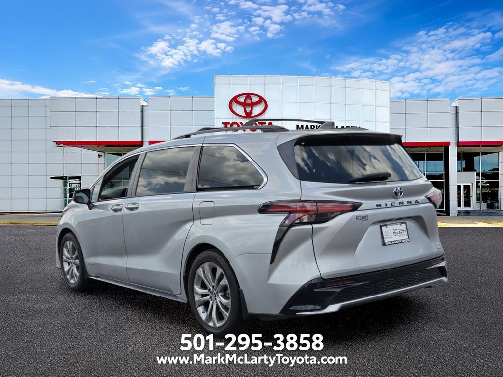 Used 2021 Toyota Sienna XSE w/ XSE Plus Package FWD image 3