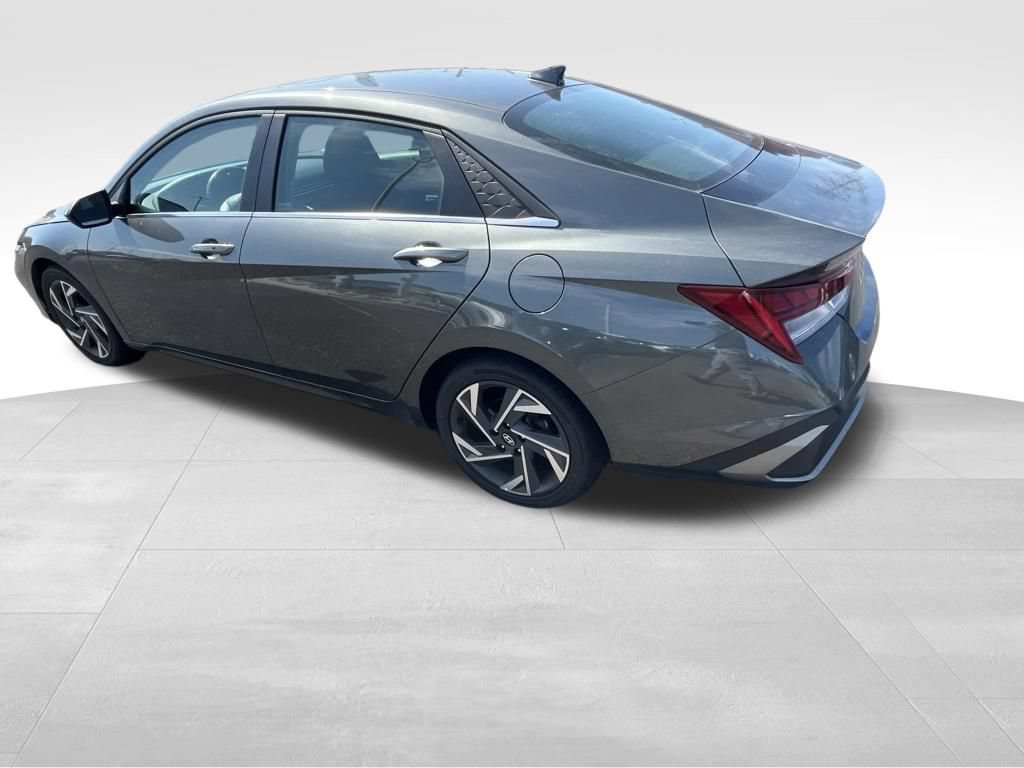 Used 2025 Hyundai Elantra SEL FWD image 25