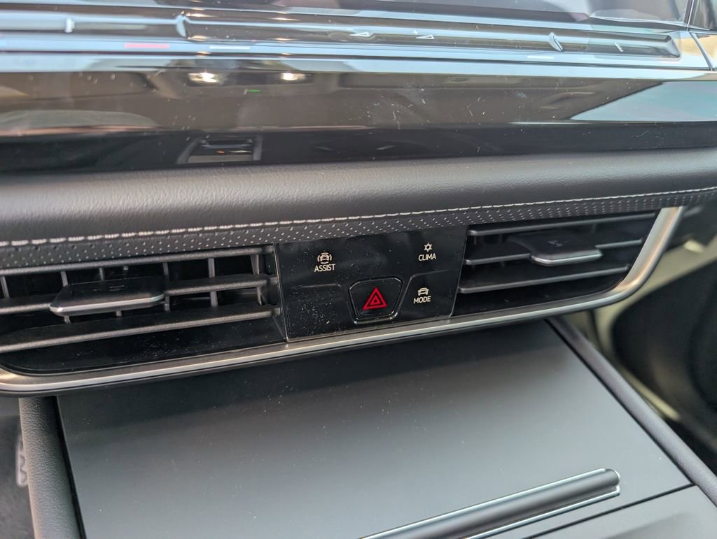 New 2025 Volkswagen Atlas SE image 13