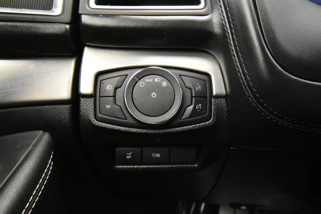 Used 2018 Ford Explorer Platinum image 37