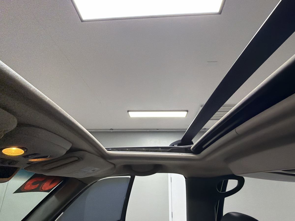 Used 2005 Chevrolet Avalanche Z71 w/ Sun And Sound Package image 24