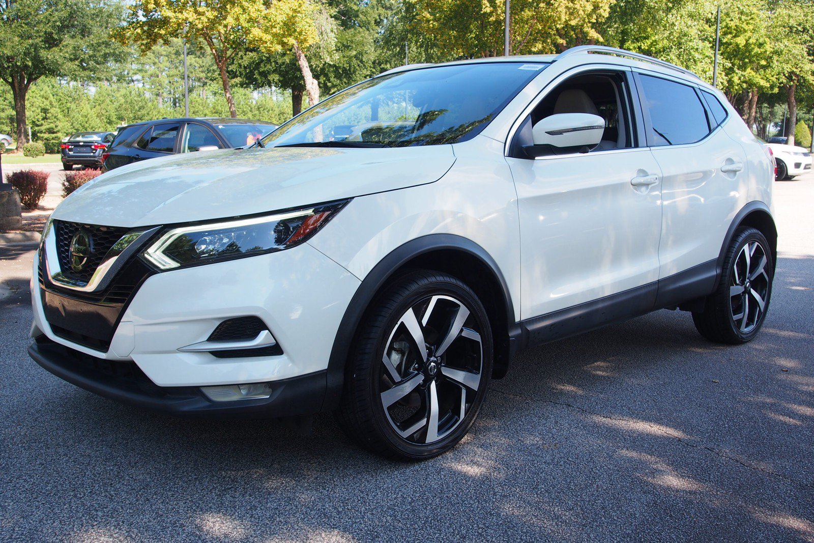 Used 2022 Nissan Rogue Sport SL w/ Premium Package FWD image 3