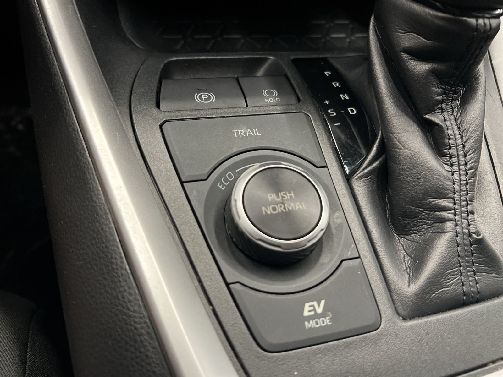 Used 2019 Toyota RAV4 XLE w/ Carpet Mat Package AWD/4WD image 28
