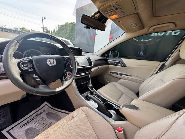 Used 2017 Honda Accord Touring image 12