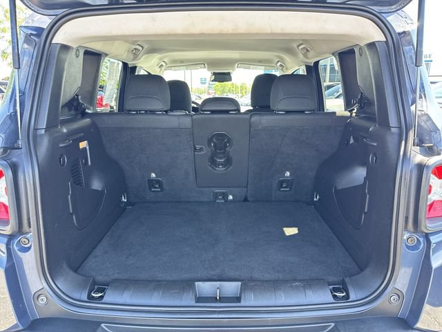 Used 2022 Jeep Renegade Latitude w/ Convenience Group AWD/4WD image 24