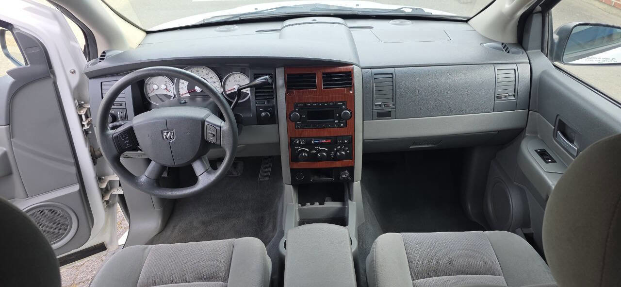 Used 2006 Dodge Durango SLT w/ Interior Convenience Group AWD/4WD image 16