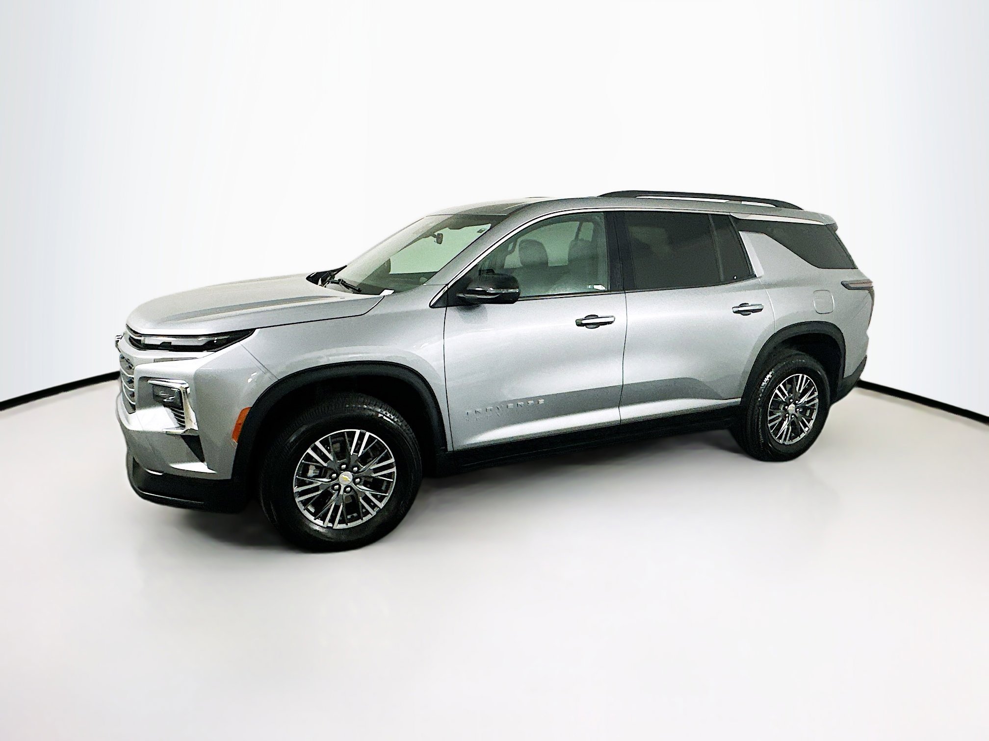 Used 2025 Chevrolet Traverse LT image 4