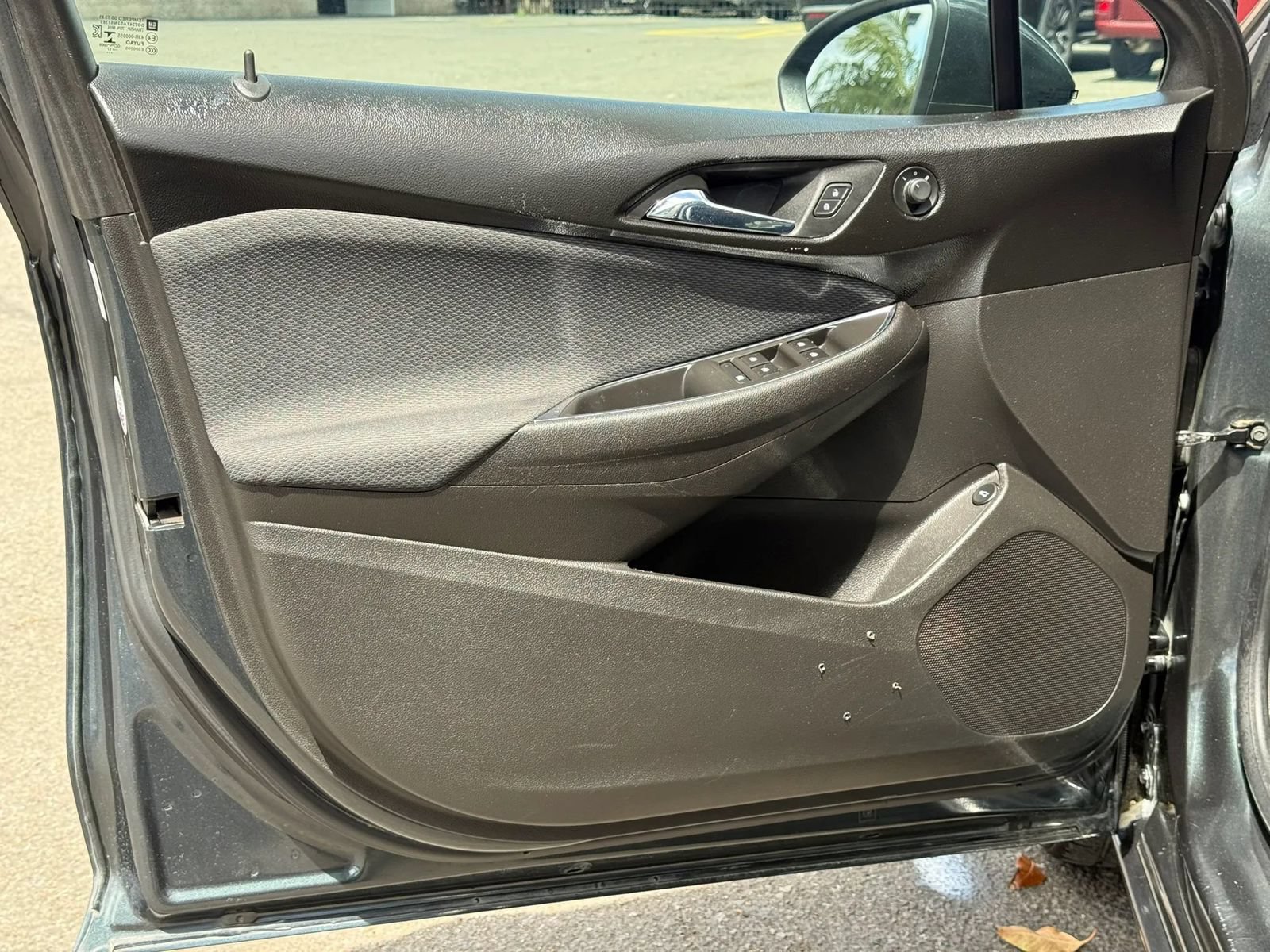 Used 2017 Chevrolet Cruze LT FWD image 13