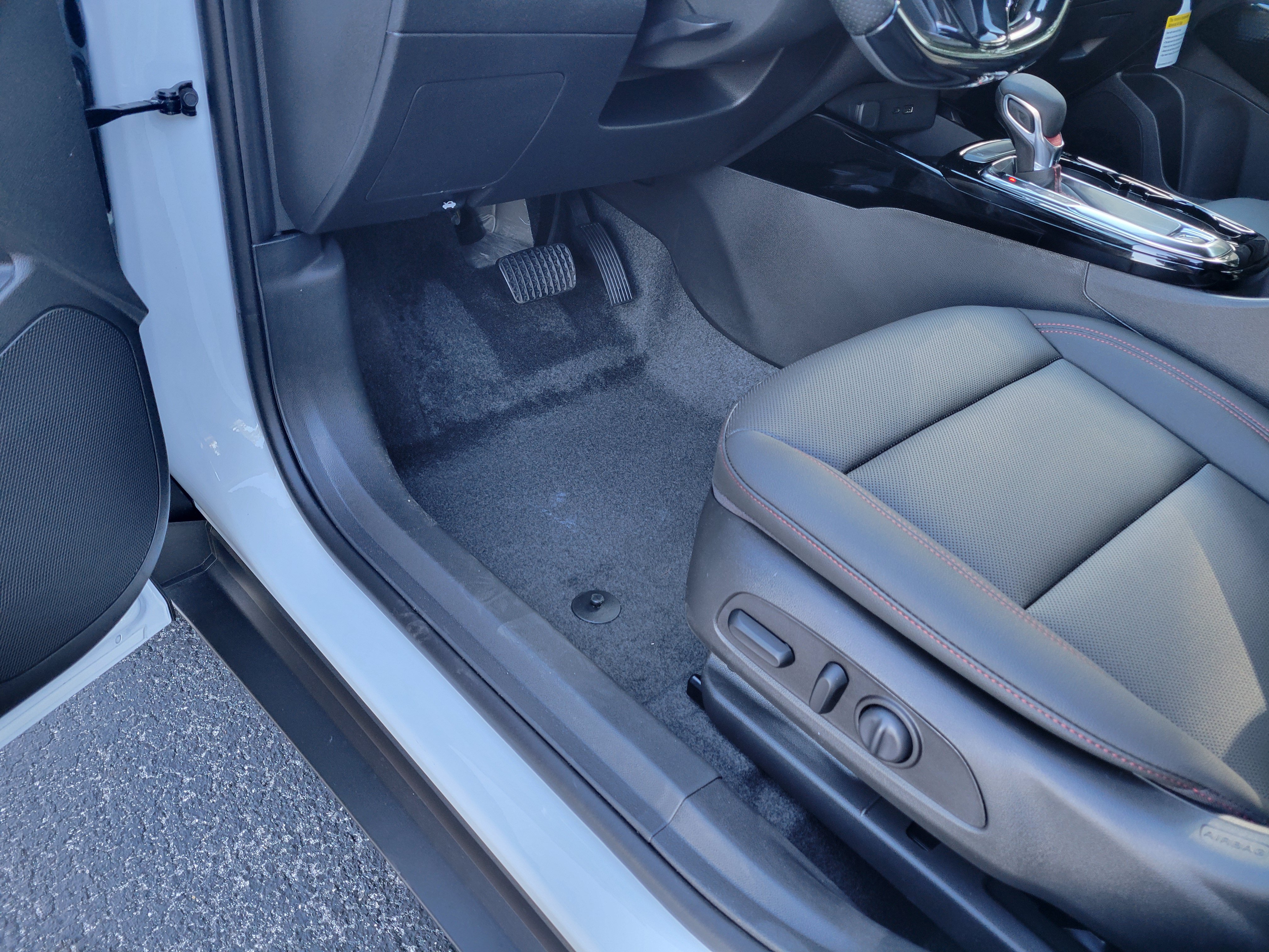 New 2026 Chevrolet Trax RS w/ Sunroof Package FWD image 21