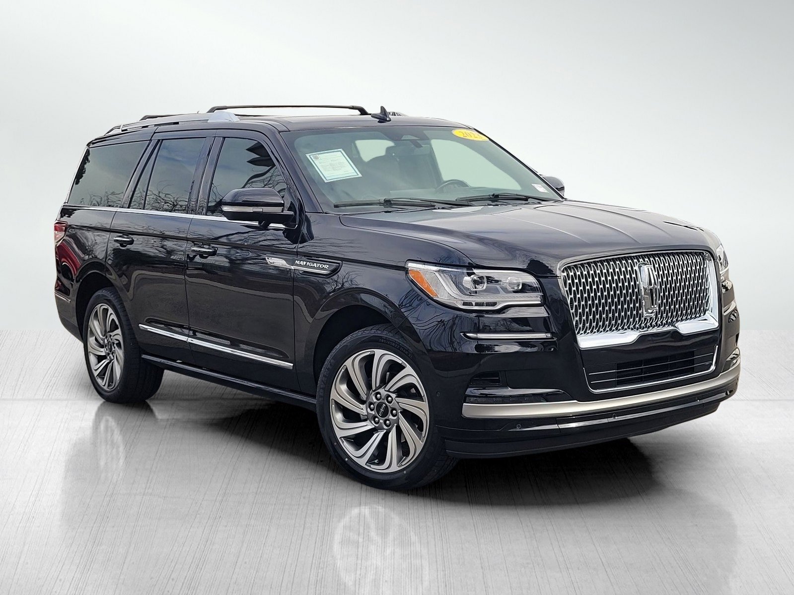 Used 2023 Lincoln Navigator Reserve image 1