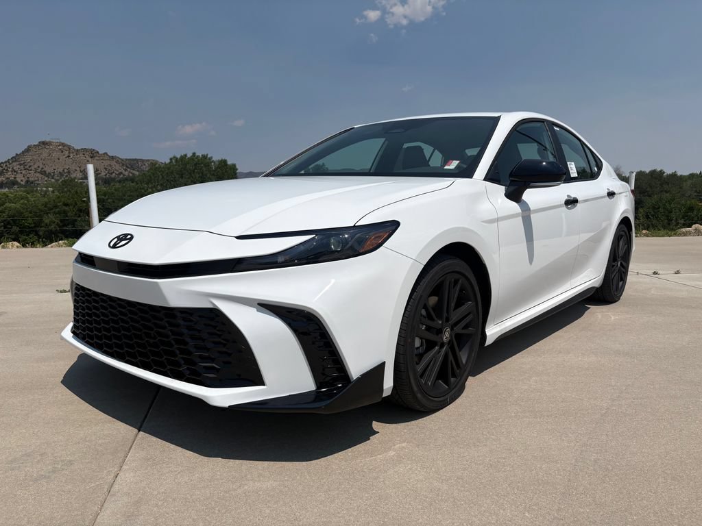 New 2026 Toyota Camry Hybrid FWD image 2