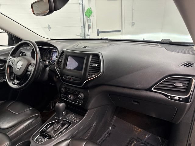 Used 2020 Jeep Cherokee Latitude Plus AWD/4WD image 28