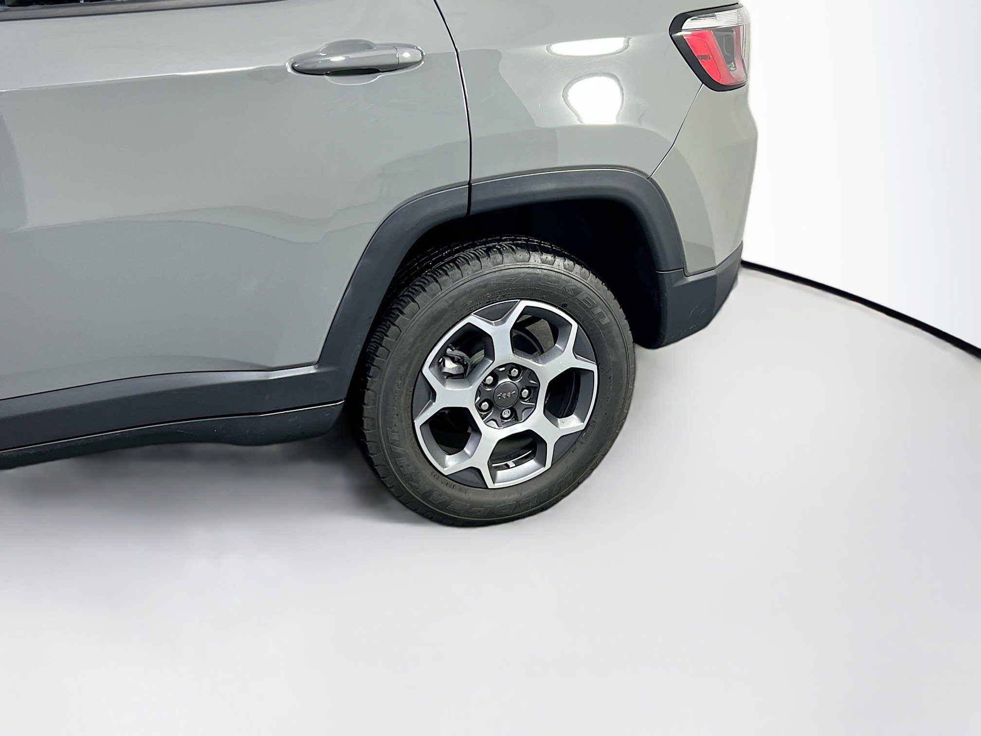 Used 2022 Jeep Compass Trailhawk image 28