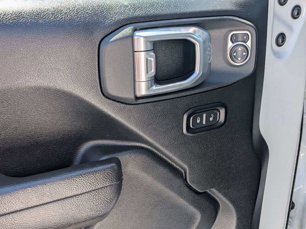 Used 2025 Jeep Wrangler Unlimited Rubicon w/ Convenience Group image 13