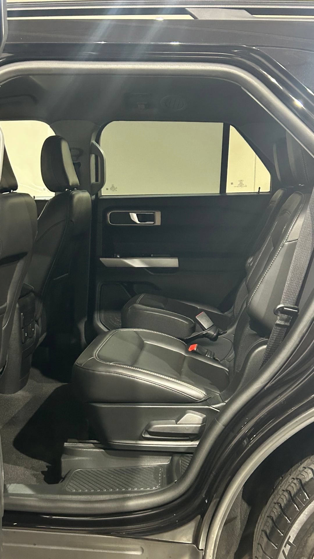 Used 2023 Ford Explorer XLT w/ Equipment Group 202A AWD/4WD image 53