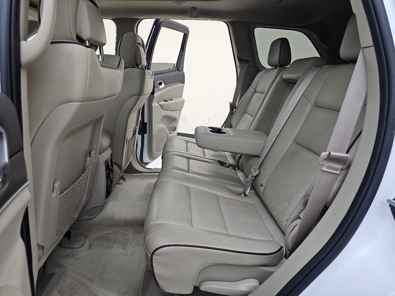 Used 2018 Jeep Grand Cherokee Overland RWD image 26