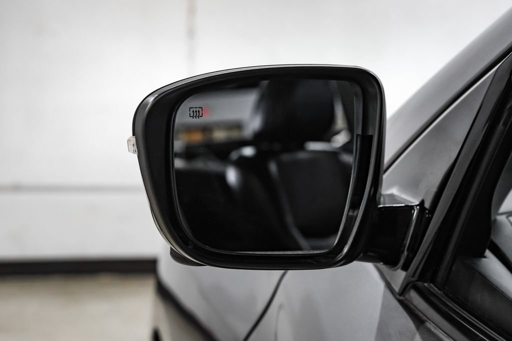 Used 2020 Nissan Pathfinder Platinum FWD image 45