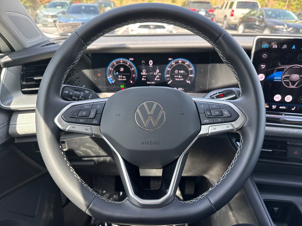 Used 2025 Volkswagen Tiguan S image 17