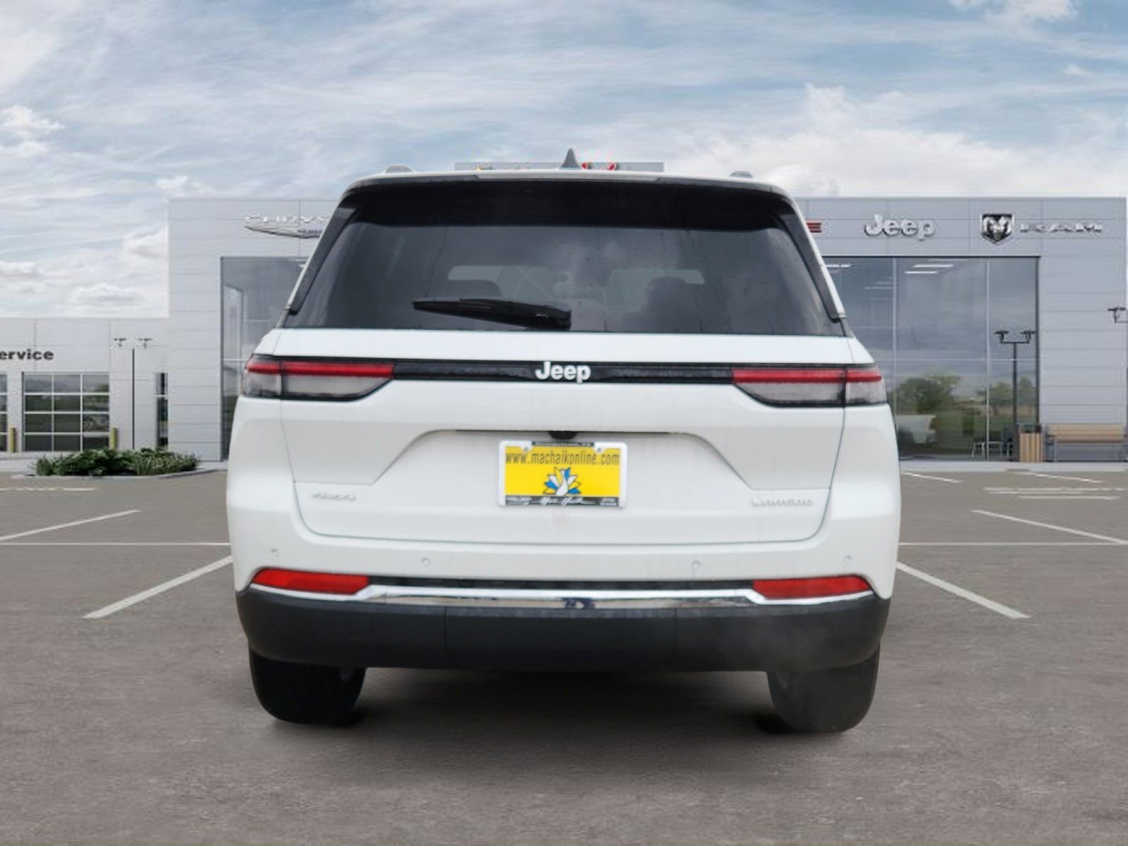 New 2026 Jeep Grand Cherokee Laredo RWD image 4