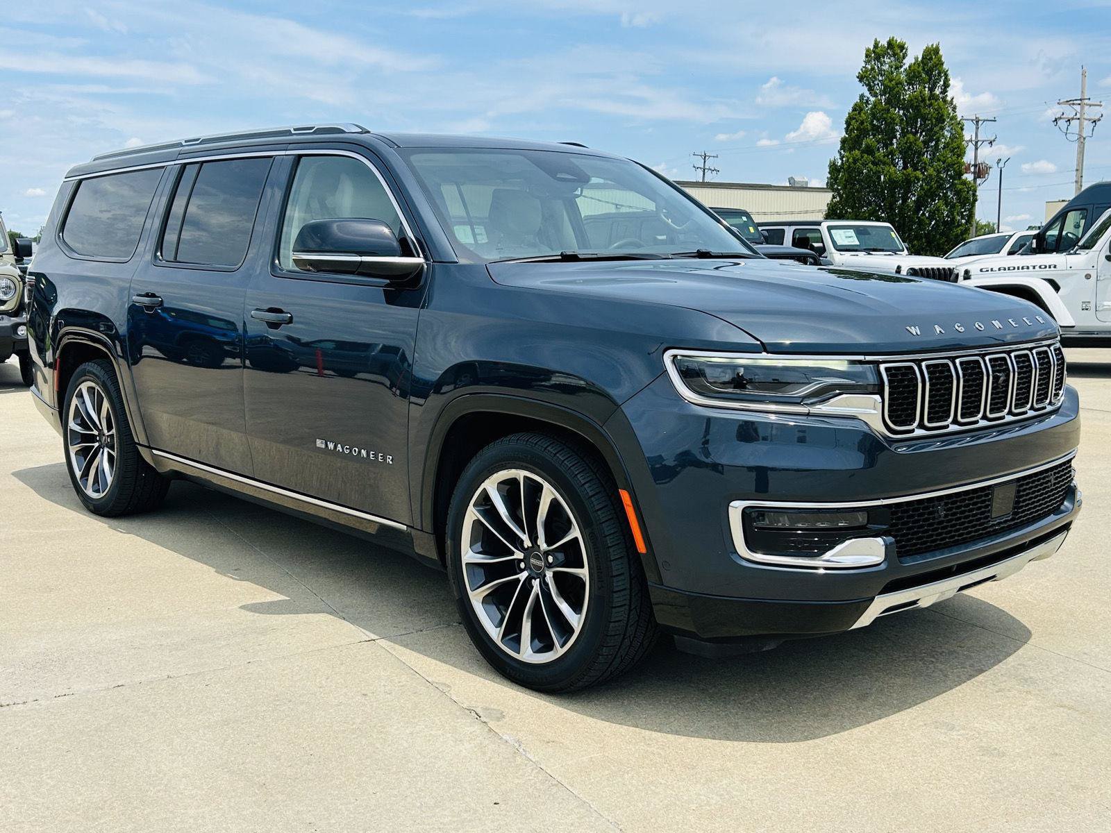Used 2023 Jeep Wagoneer L Series III w/ Premium Group I AWD/4WD video 2