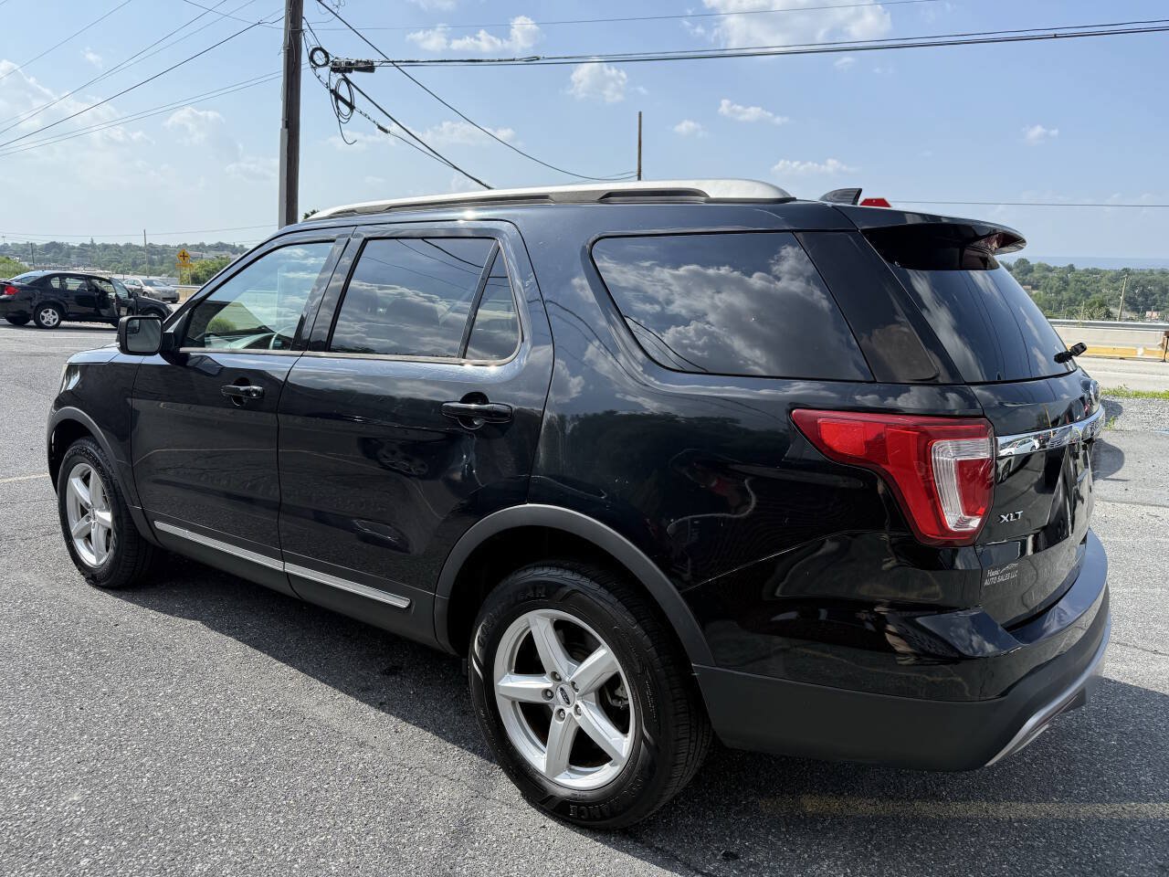 Used 2017 Ford Explorer XLT AWD/4WD image 7