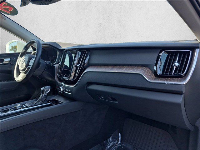 Used 2021 Volvo XC60 T5 Momentum w/ Premium Package FWD image 24