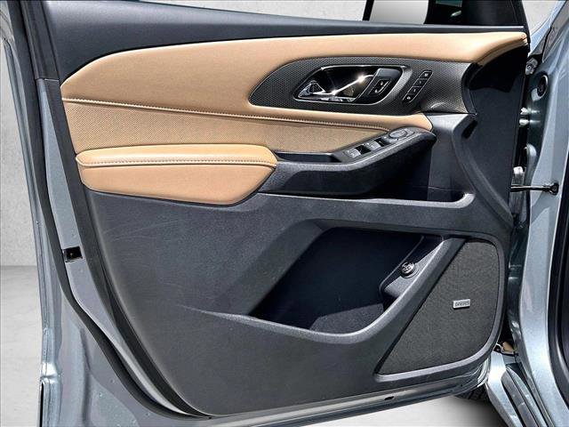Used 2023 Chevrolet Traverse Premier FWD image 18