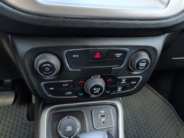 Used 2018 Jeep Compass Latitude w/ Popular Equipment Group AWD/4WD image 23
